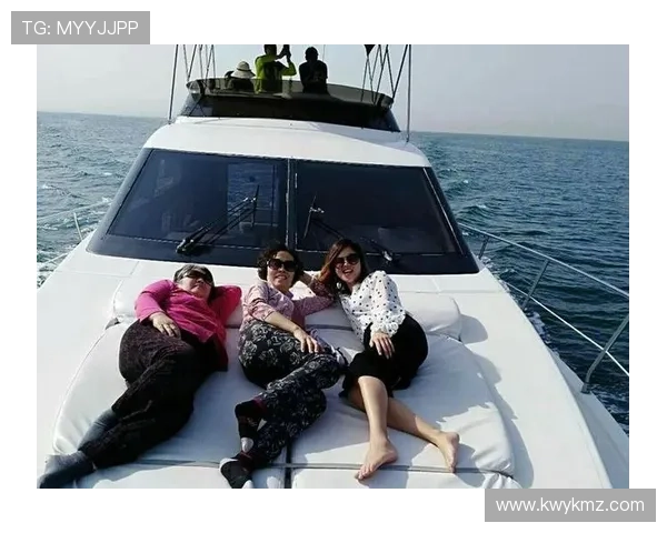 足球明星齐聚游艇畅享海上时光精彩合影视频回顾 足球明星齐聚游艇畅享海上时光精彩合影视频回顾